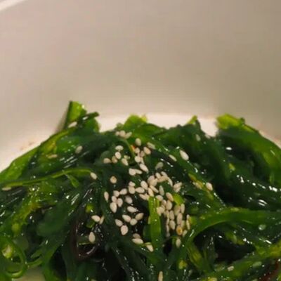 Чука с ореховым соусом в Dragon’s ramen по цене 350 ₽