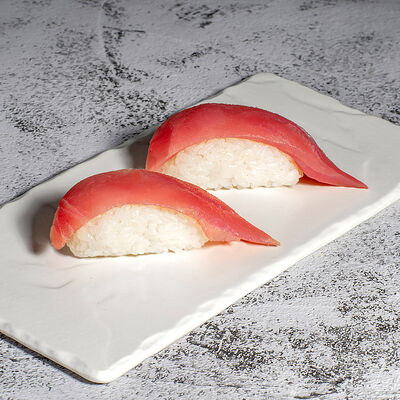 Суши тунец 2шт в Corneli Pizza по цене 299 ₽