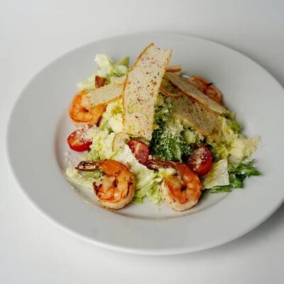 Цезарь с тигровой креветкой в Semechka по цене 730 ₽