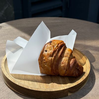 Круассан шоколадныйв По кофе по цене 250 ₽