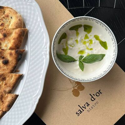 Страчателла с маслом из трав в Salva dor bistro по цене 350 ₽