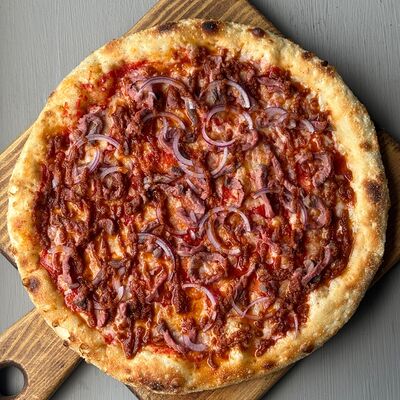 С говядиной и соусом из вяленых томатов 30 см в Mozza Pizza по цене 1150 ₽