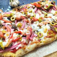 Домашняя на томатной основе в Perotti Pizza