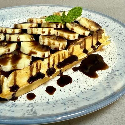 Вафля с нутеллой и бананом в Oasis по цене 420 ₽