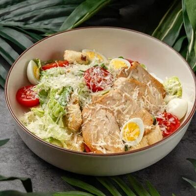 Цезарь с курицей в Легенды Юга по цене 560 ₽