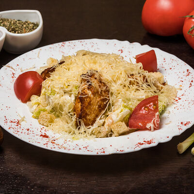 Цезарь с курицей в У березки по цене 480 ₽
