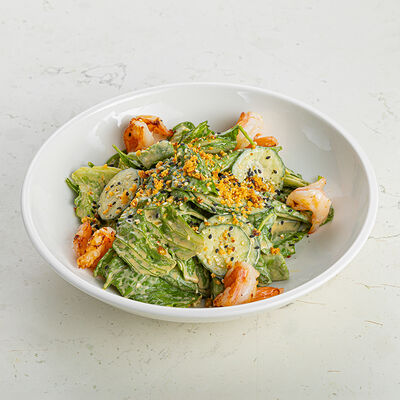 Салат с королевскими креветками, авокадо и арахисом-чили в SFB Minsk по цене 45 р.