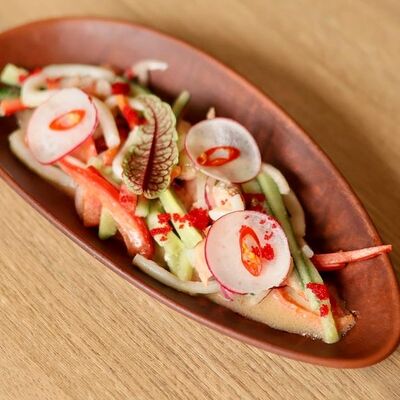 Салат с семгой и креветками в Rice foodcoffee по цене 4440 ₸