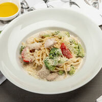 Паста с курицей и брокколи в PastaBar