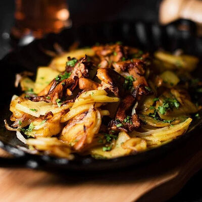 Жареха с грибами в Рыцарь Beer по цене 860 ₽