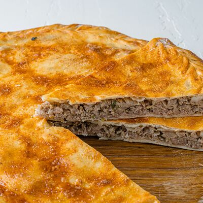 Большой дагестанский пирог с мясом и картофелем Халяль в Дагестанская Лавка по цене 1460 ₽