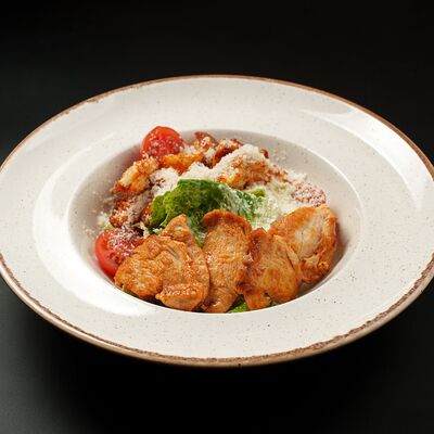 Цезарь с курицей в Pinta Haus по цене 650 ₽