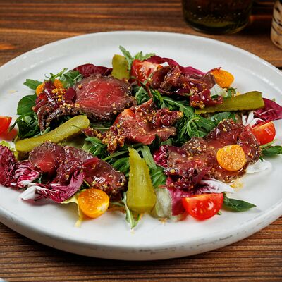 Салат с ростбифом в Al dente по цене 750 ₽