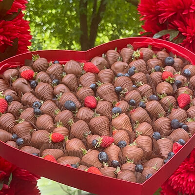 Сердце с клубникой в Kissberry по цене 25000 ₽