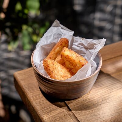 Картофельные треугольники с соусом в Мунк по цене 525 ₽