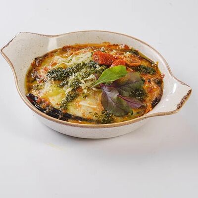 Баклажаны пармиджано в пряном томатном соусе в Фабрика по цене 1015 ₽