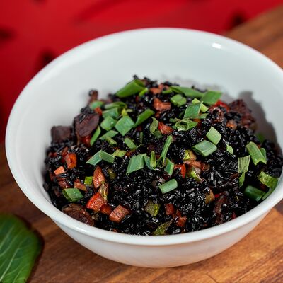 Черный рис с говядиной в Jang Su по цене 540 ₽