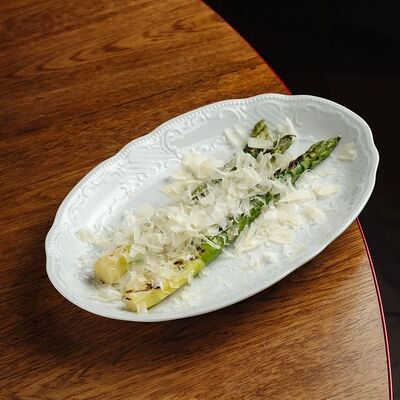 Спаржа на гриле с пармезаном в Гент по цене 1440 ₽