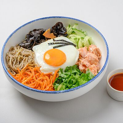 Пибимпаб с лососем в NYUSURI корейская кухня по цене 749 ₽