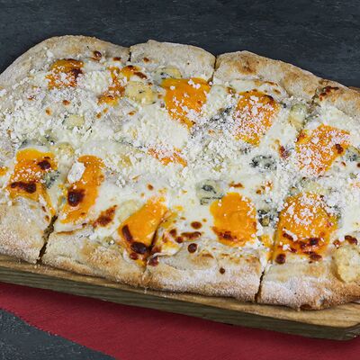 Пицца Четыре сыра в Четыре сыра итальянская кухня по цене 790 ₽