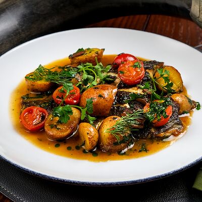 Камбала азовская со средиземноморским соусом в Утомленные солнцем по цене 1190 ₽