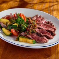 Стейк-салат с мачете в BBQ Beer Restaurant