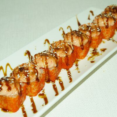 Запеченный ролл с лососем в СУШИSELL по цене 642 ₽