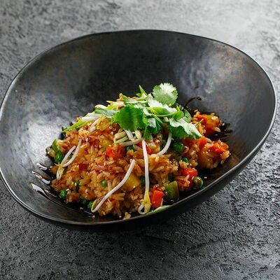 Жареный рис с курицей в Маймун по цене 790