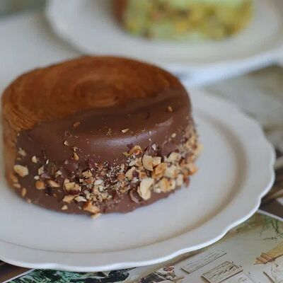 Круассан-сюпрем с шоколадом в MAYAR по цене 560 ₽