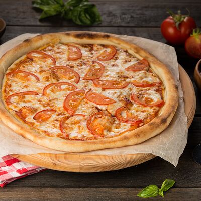 Пицца Маргарита в Papa's Pizza по цене 430 ₽