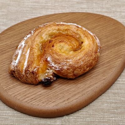 Улитка с заварным кремом и изюмом в Кафе-пекарня Susser по цене 65 ₽