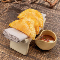 Чебуреки с крабом и томатами в Айна