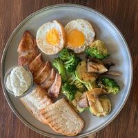 Завтрак с цыпленком в Extrovert