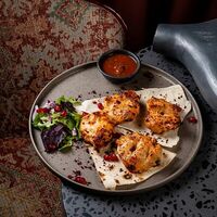 Шашлык из цыпленка, маринованный в йогурте и пряных специях в Миндаль