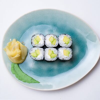 Ролл с авокадо в Тэнкэй по цене 230 ₽