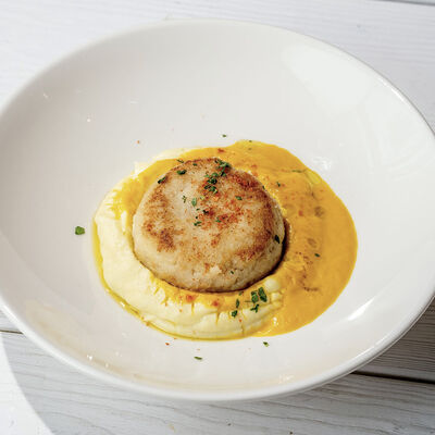 Котлета из трески с картофельным пюре в Перчини по цене 780 ₽