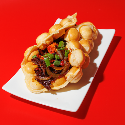 Гонконгская вафля с говядиной по-сычуаньски в ЧИХО по цене 670 ₽