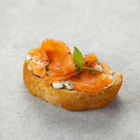 Брускетта с лососем в Peperoni