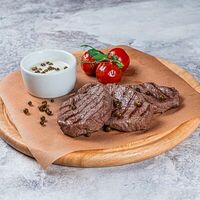 Медальоны из говядины в перечном соусе в Studio 46