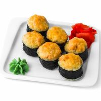 Запеченный ролл с лососем в Tom Yum Bar