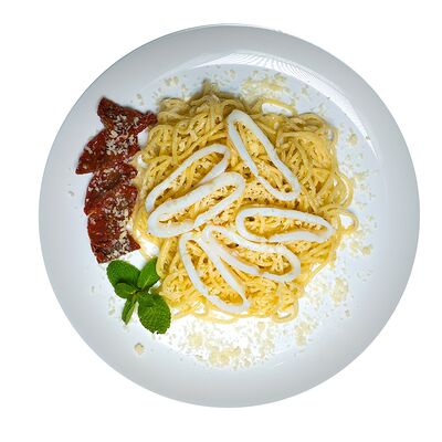 Спагетти с кальмаром и вялеными томатами в Дом еды по цене 649