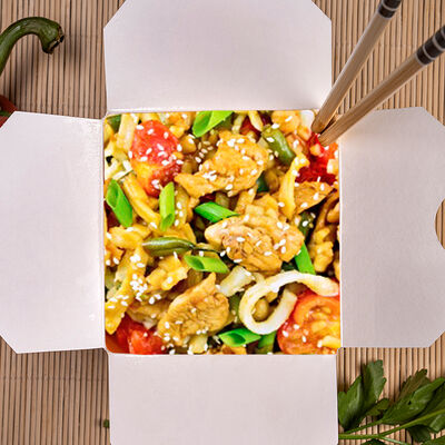 Wok по-тайски с курицей и лапшой удон в Asia wok по цене 620 ₽