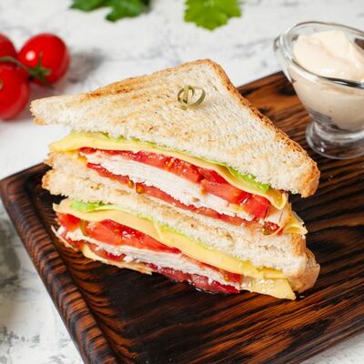 Сэндвич с курицей в Il Pittore по цене 490 ₽