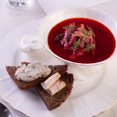 Борщ со сметанойв Лобби бар по цене 420 ₽