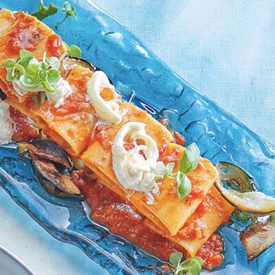 Паста Паккери с баклажанами и страчателлой в Черетто море по цене 990 ₽