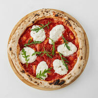 Пицца с сыром страчателла в Coffee BOOM