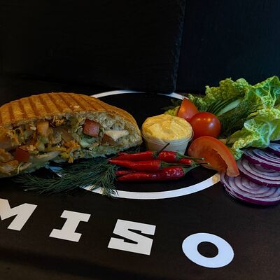 Шаурма Spicy на турецкой лепешке в Шаурма Miso по цене 500 ₽