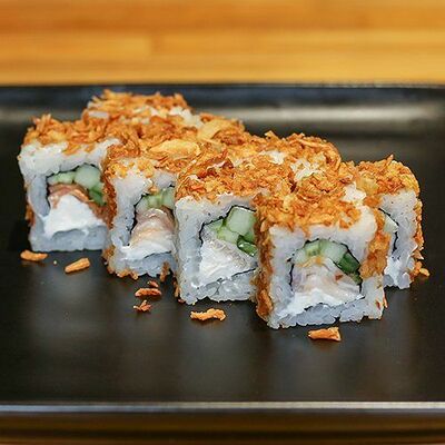 Ролл хрустящий в Суши Ибица по цене 413 ₽