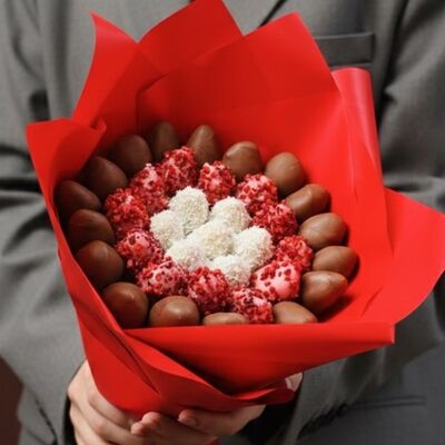 Букет «Клубничный Роман» (36 шт.) в Luna-Клубника в шоколаде по цене 5990 ₽