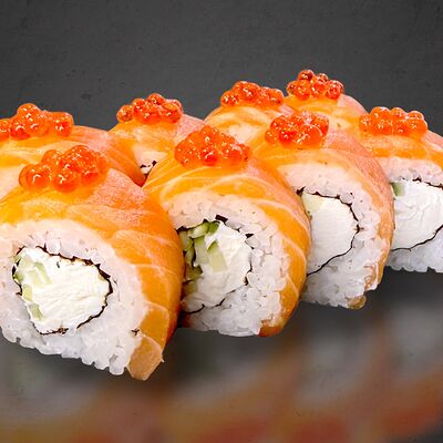 Филадельфия с красной икрой в Singapore Premium по цене 1100 ₽